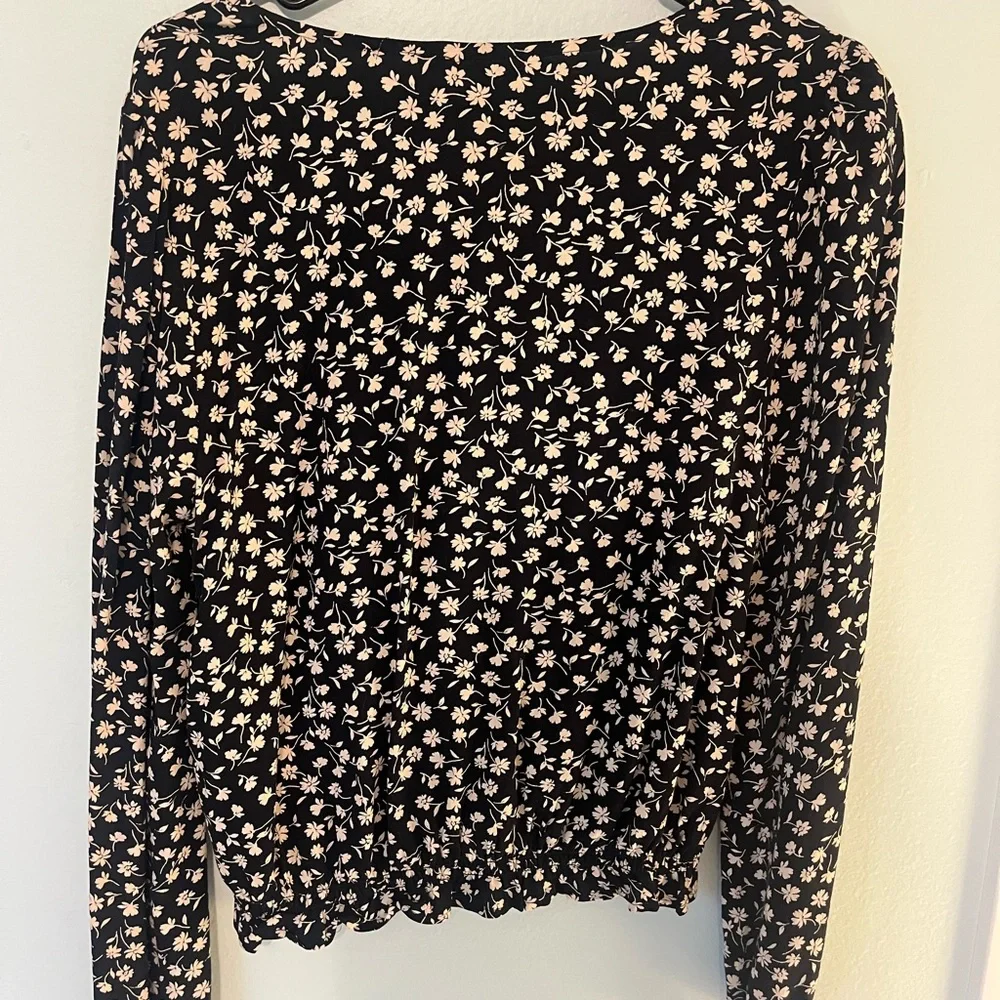 American Eagle Outfitters Black Floral Blouse - Picture 2 of 6